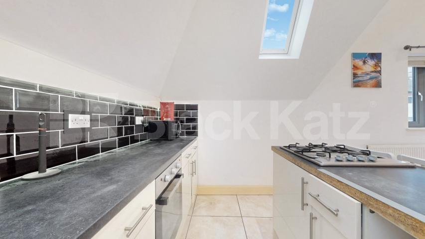 Modern & Spacious 1 bedroom property with communal terrace Myddleton Road, Bounds Green